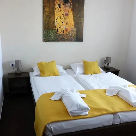 Guest house Apartman Rotunda *